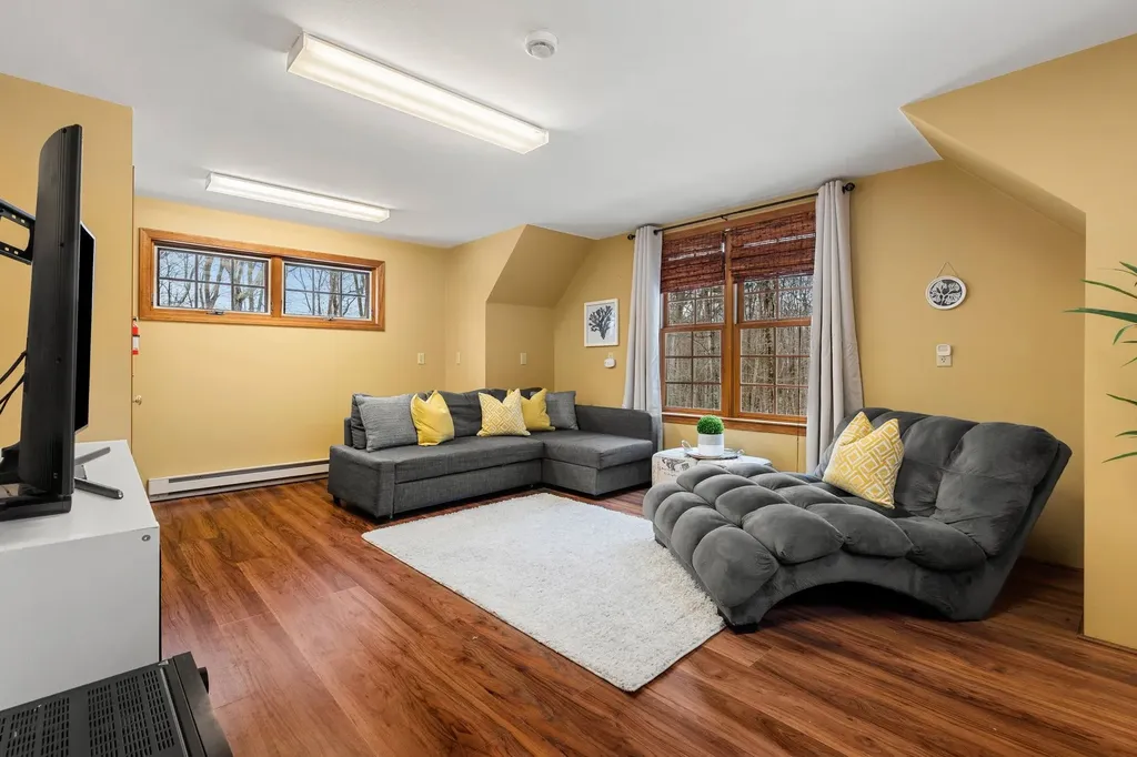 25 Hawk Drive Bedford NH 03110