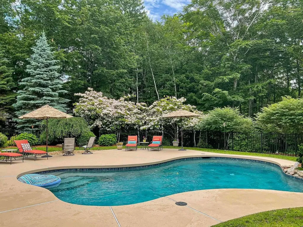 25 Hawk Drive Bedford NH 03110