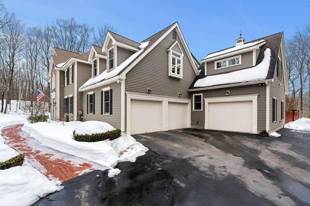 25 Hawk Drive Bedford NH 03110