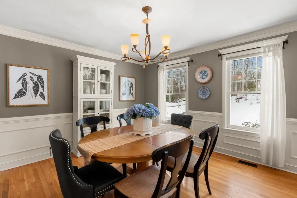 25 Hawk Drive Bedford NH 03110