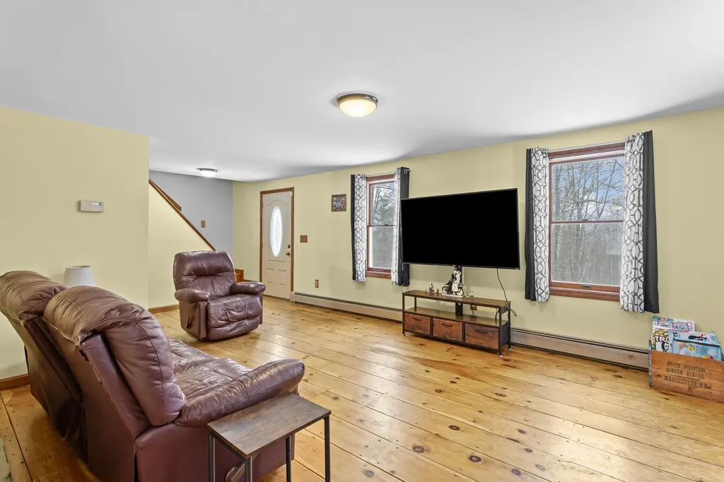15 Chevey Hill Road Weare NH 03281