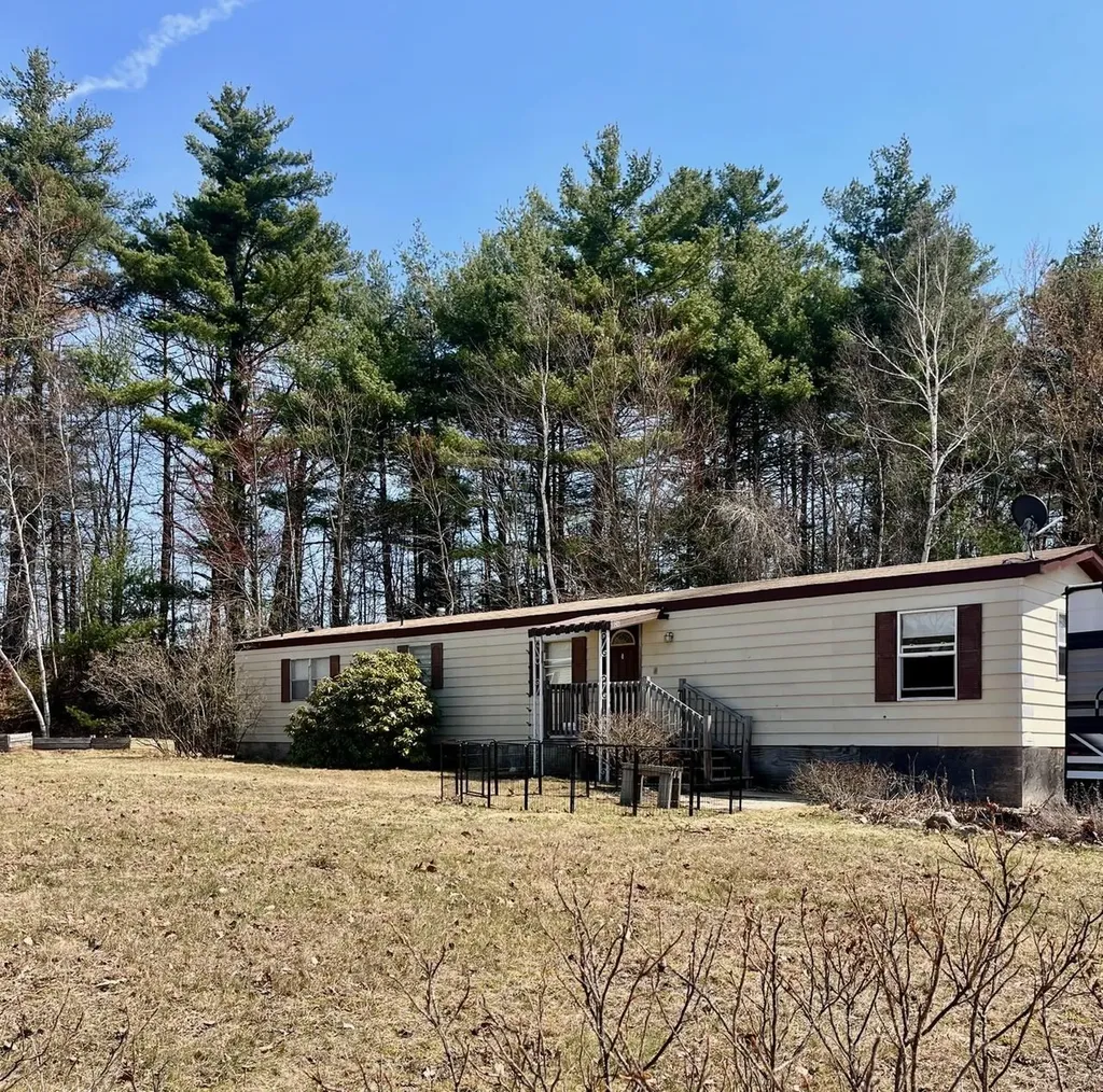 28 Vaillancourt Drive New Ipswich NH 03071