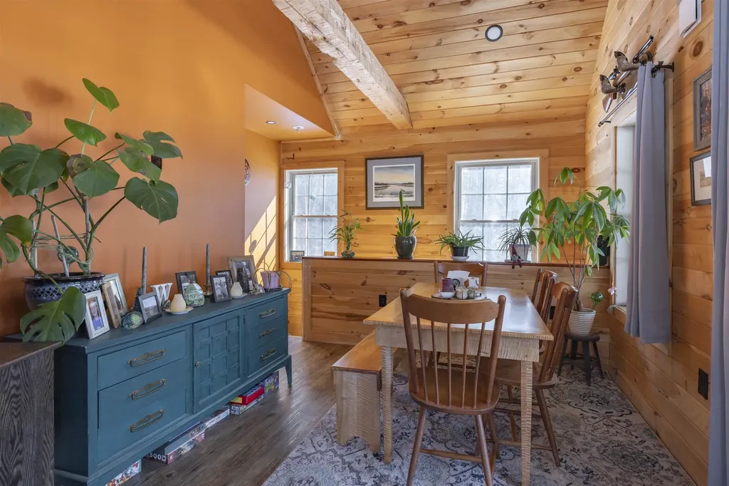 21 Crittenden Road Bradford NH 03221