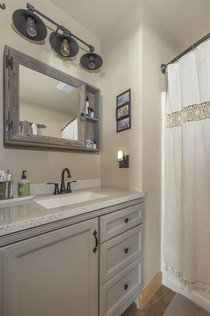 21 Crittenden Road Bradford NH 03221