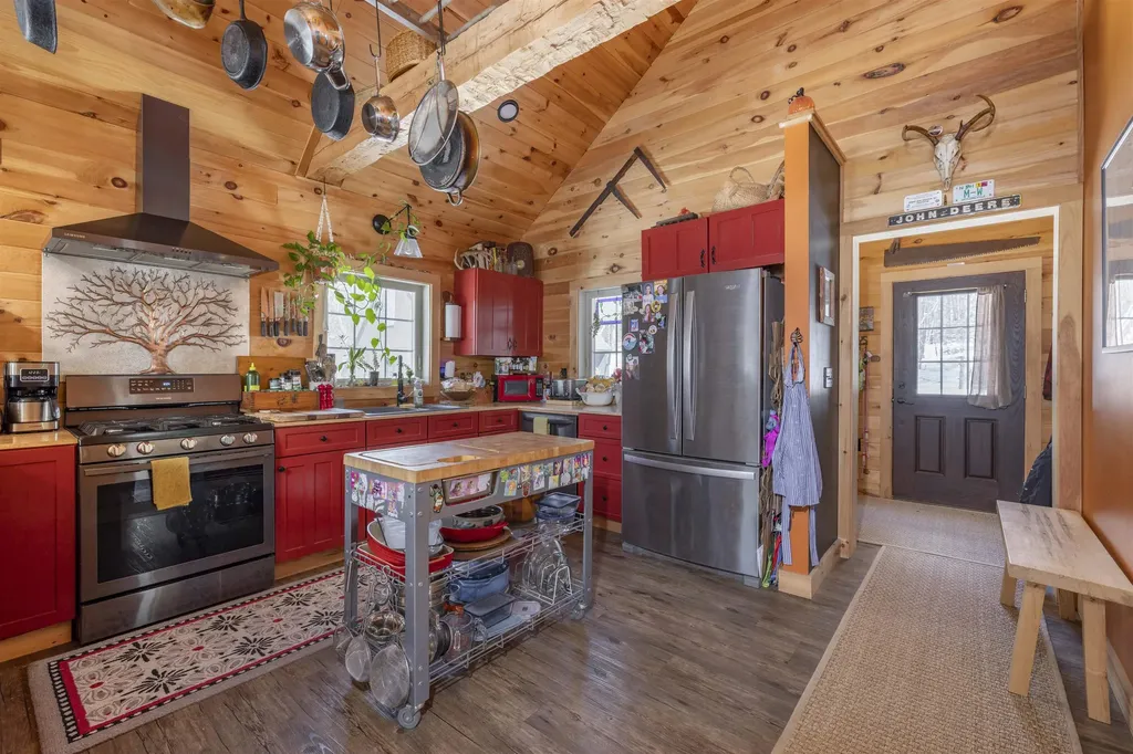 21 Crittenden Road Bradford NH 03221