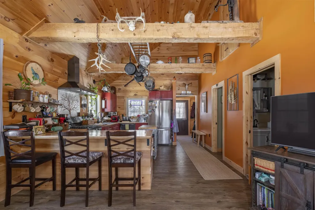 21 Crittenden Road Bradford NH 03221