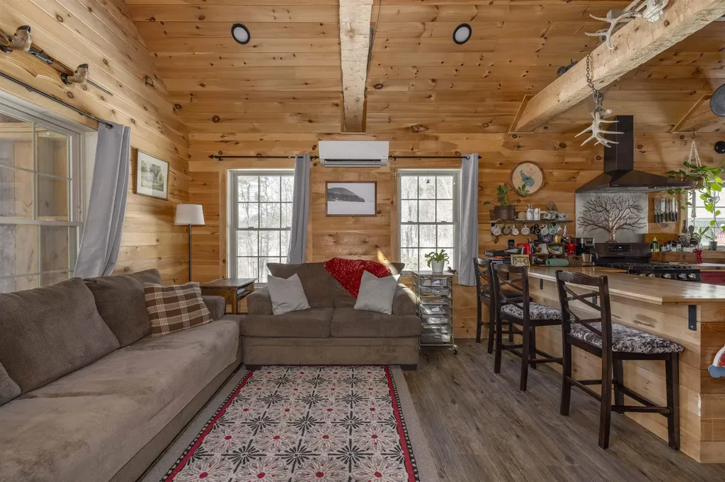 21 Crittenden Road Bradford NH 03221