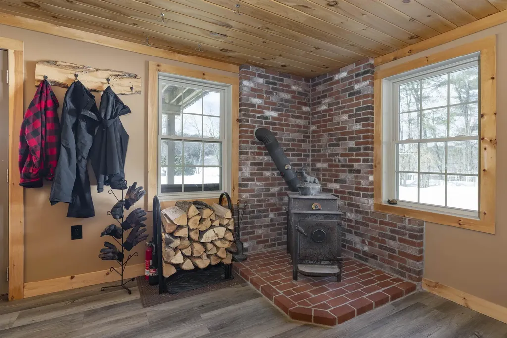 21 Crittenden Road Bradford NH 03221