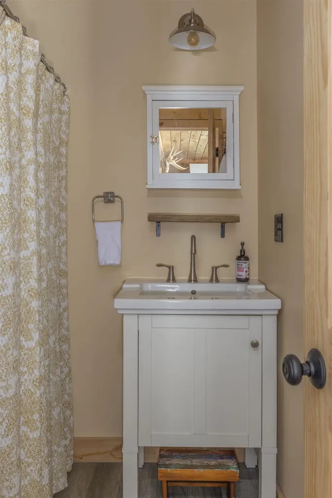 21 Crittenden Road Bradford NH 03221