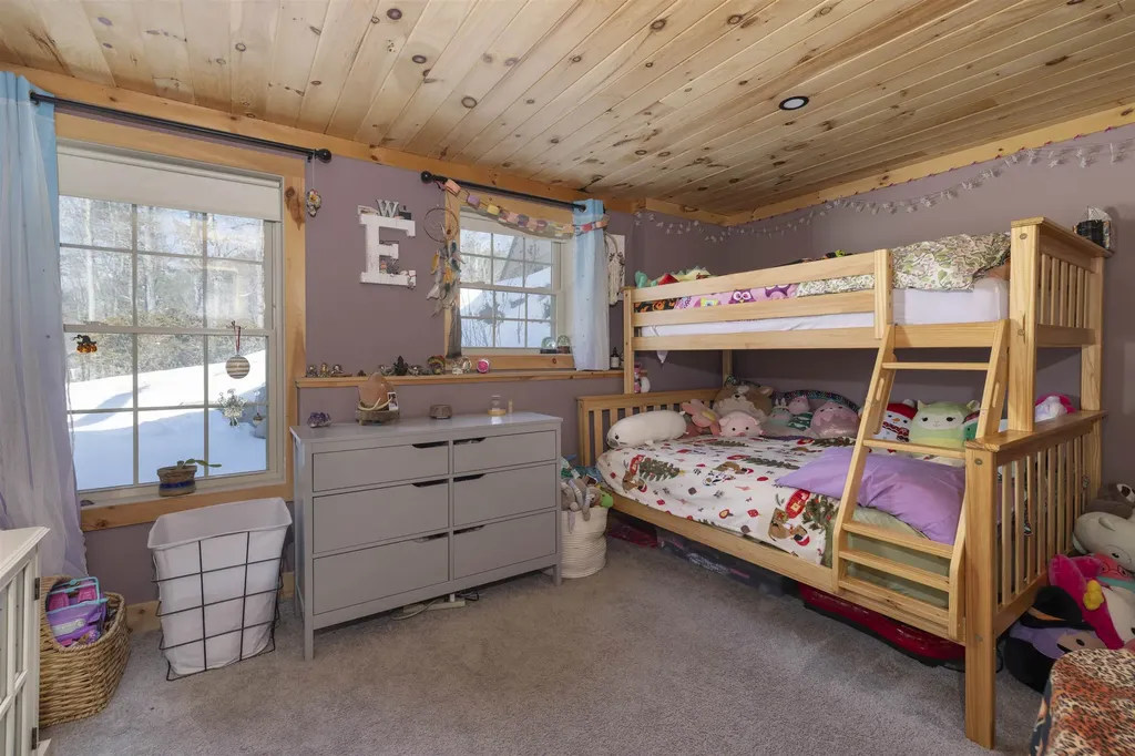 21 Crittenden Road Bradford NH 03221