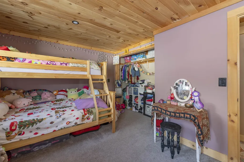 21 Crittenden Road Bradford NH 03221