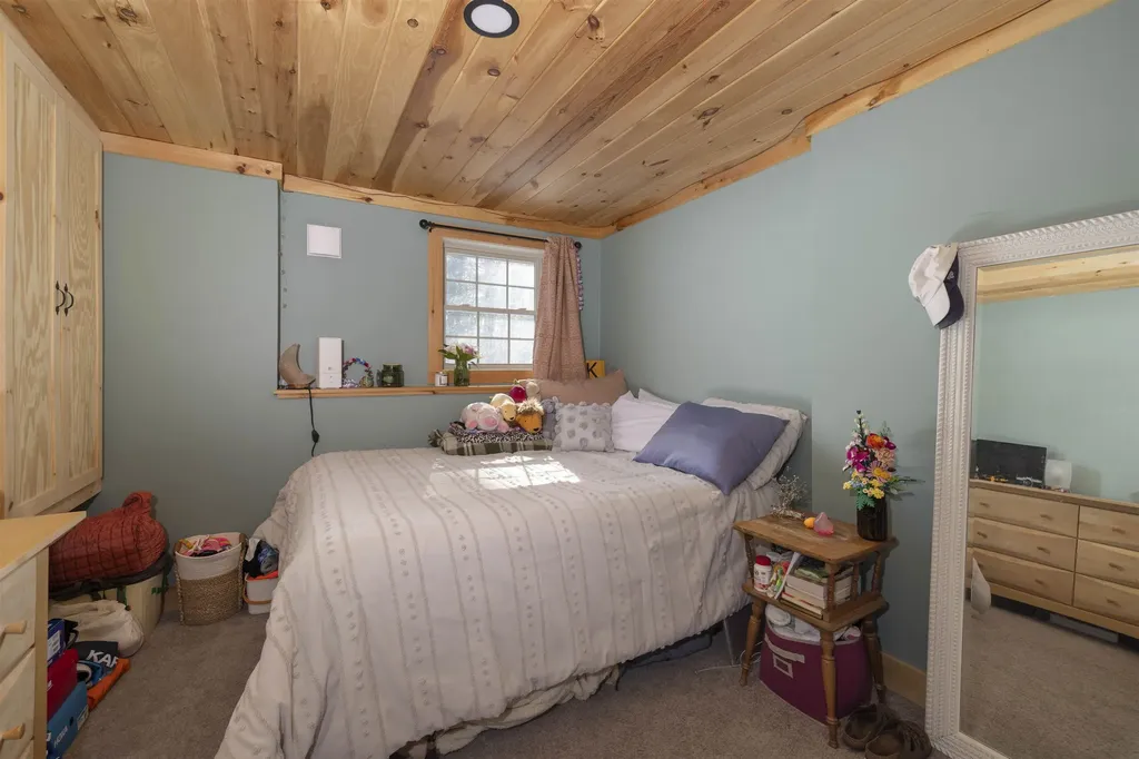 21 Crittenden Road Bradford NH 03221