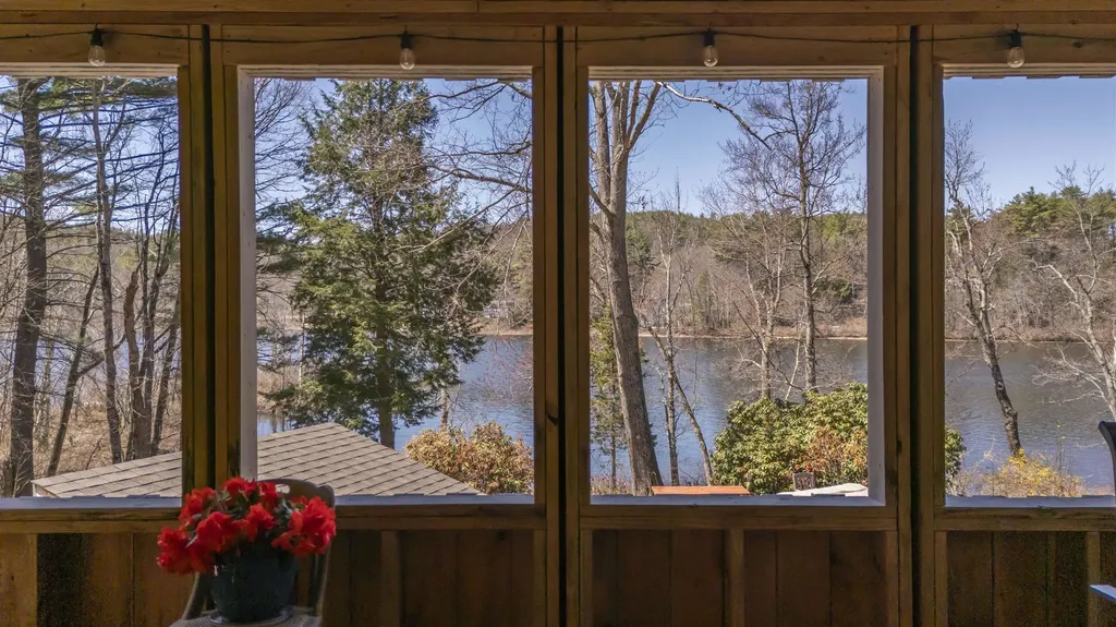 21 Crittenden Road Bradford NH 03221