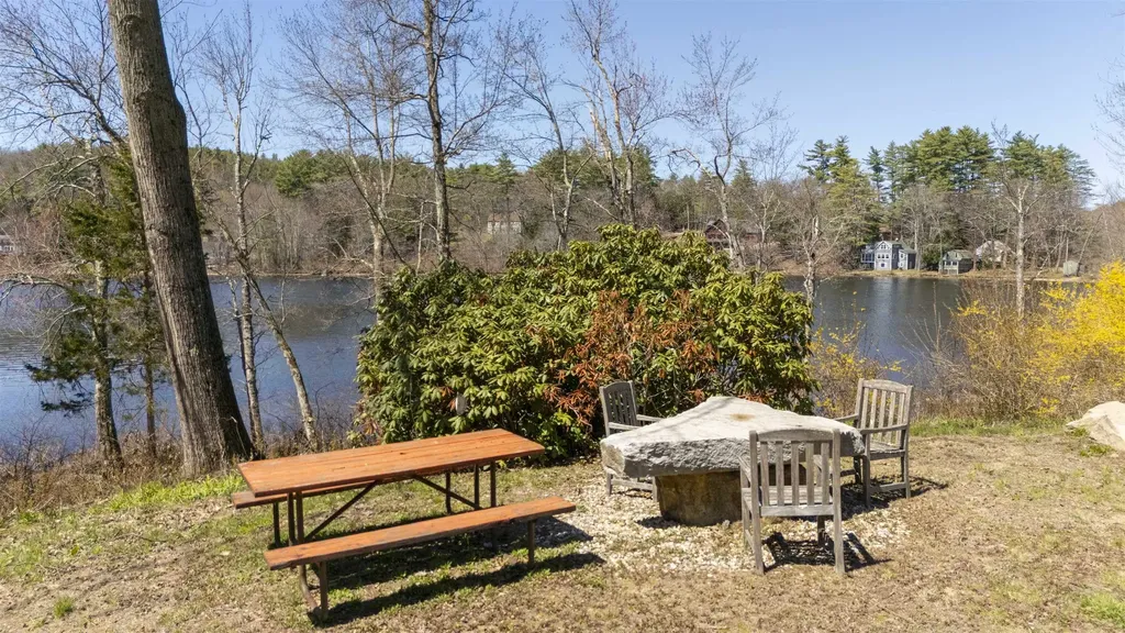 21 Crittenden Road Bradford NH 03221