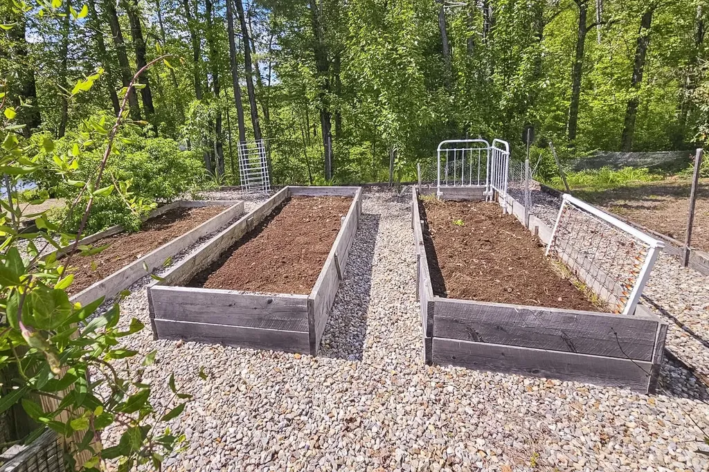 21 Crittenden Road Bradford NH 03221