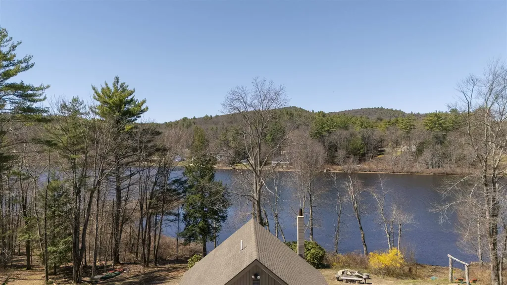 21 Crittenden Road Bradford NH 03221