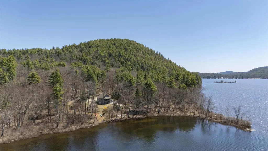 21 Crittenden Road Bradford NH 03221