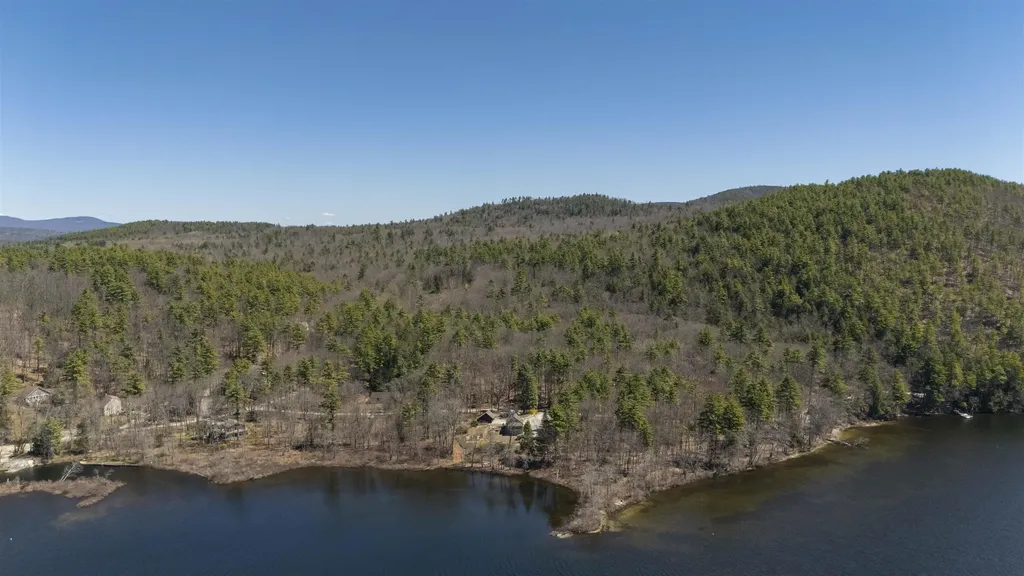 21 Crittenden Road Bradford NH 03221