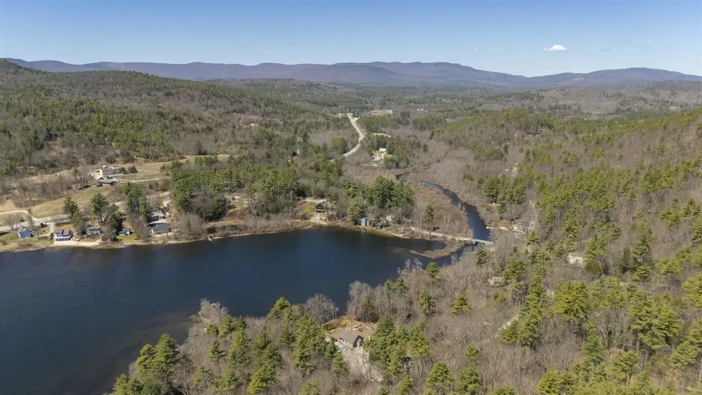 21 Crittenden Road Bradford NH 03221