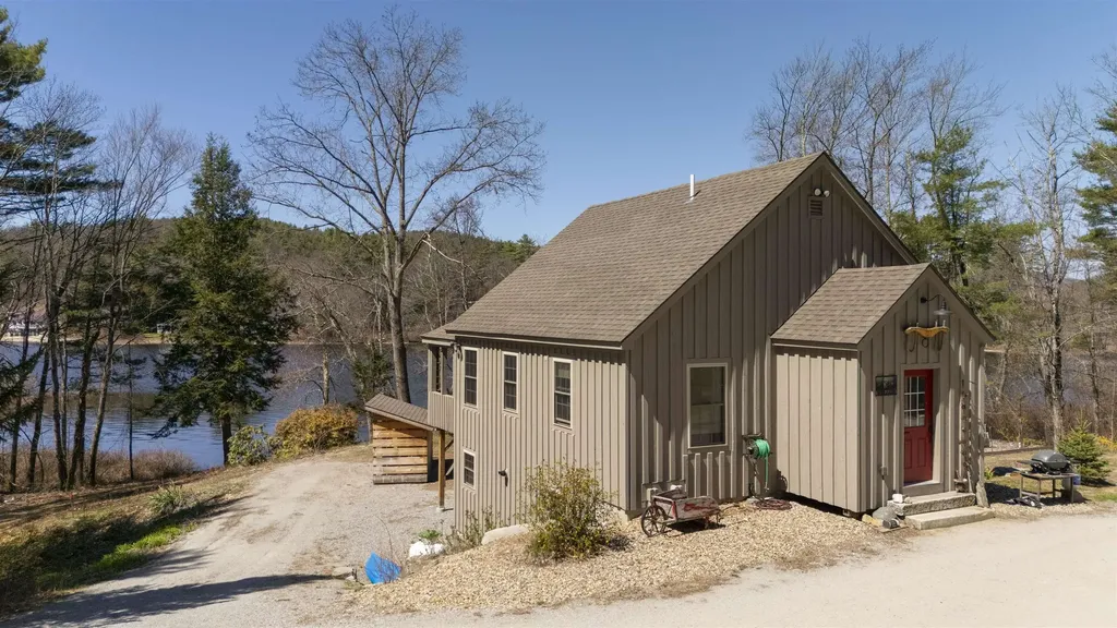 21 Crittenden Road Bradford NH 03221