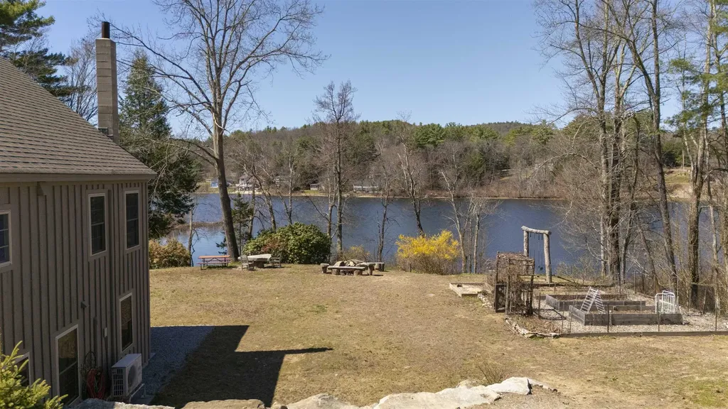 21 Crittenden Road Bradford NH 03221