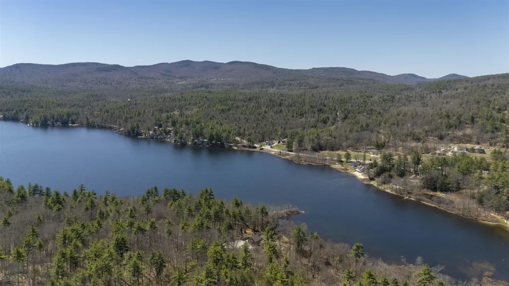 21 Crittenden Road Bradford NH 03221