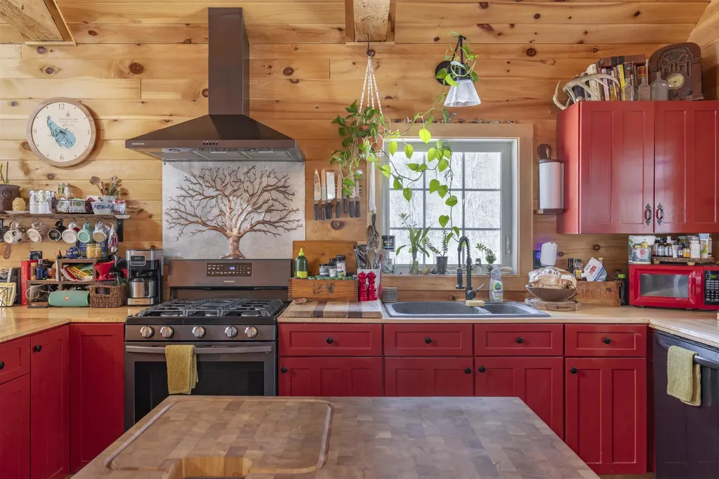 21 Crittenden Road Bradford NH 03221