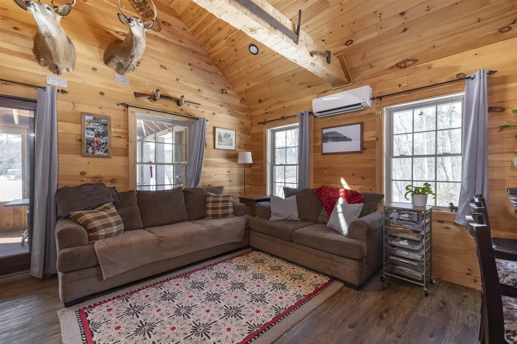 21 Crittenden Road Bradford NH 03221