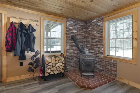 21 Crittenden Road Bradford NH 03221
