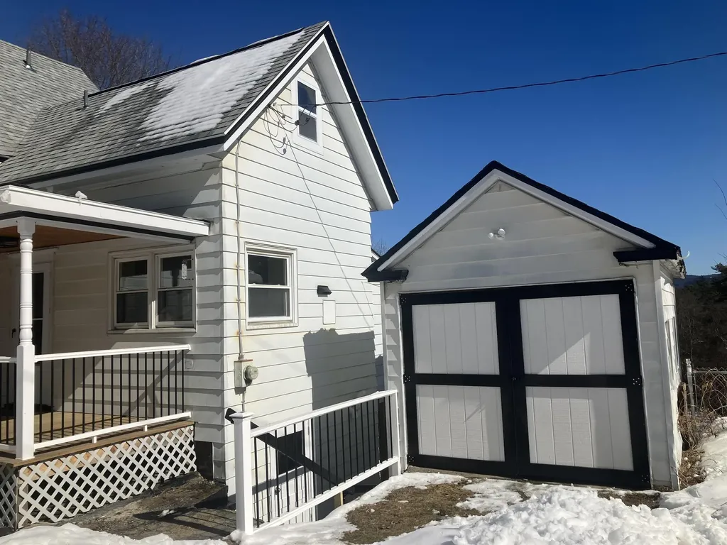 527 Route 121 Rockingham VT 05101