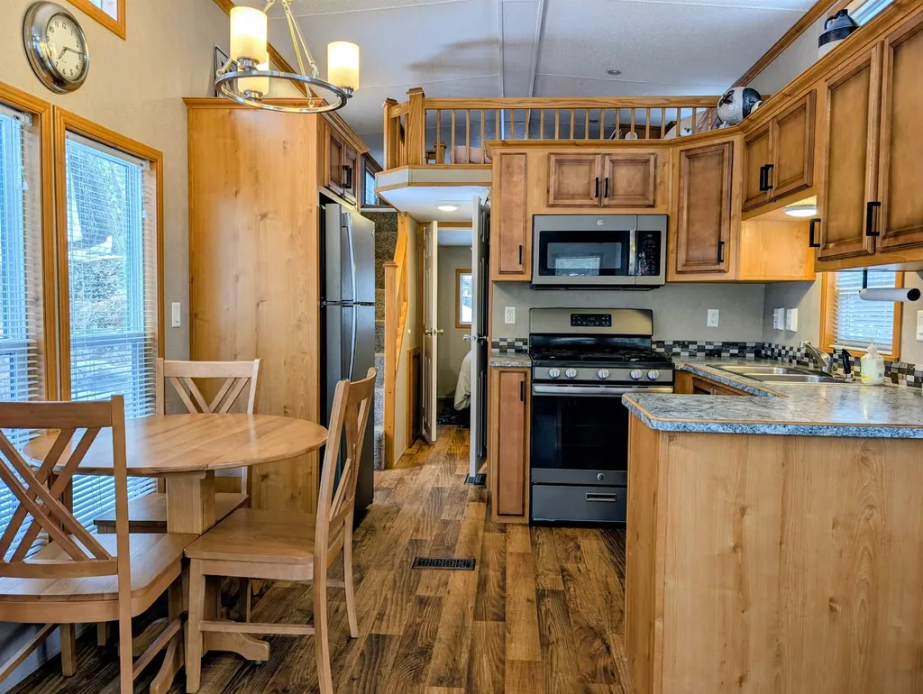 93 High Country Way Holderness NH 03245
