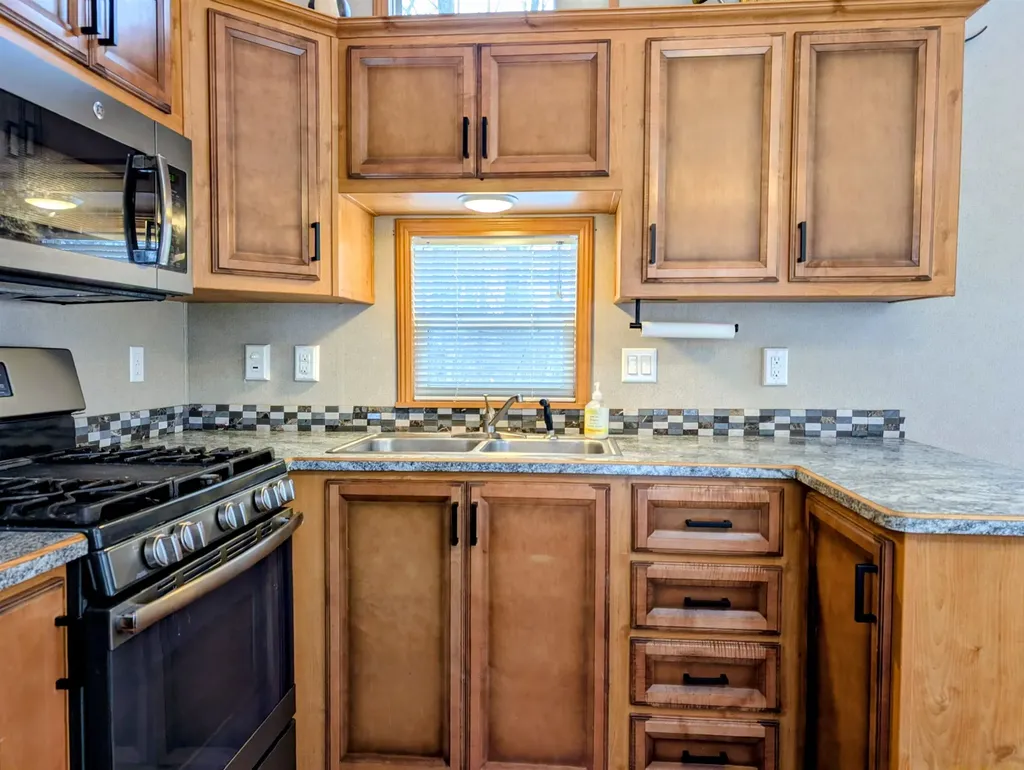 93 High Country Way Holderness NH 03245