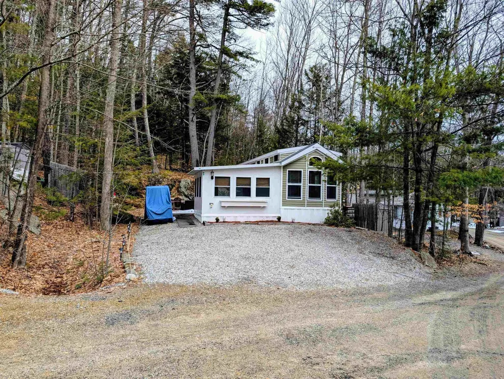 93 High Country Way Holderness NH 03245