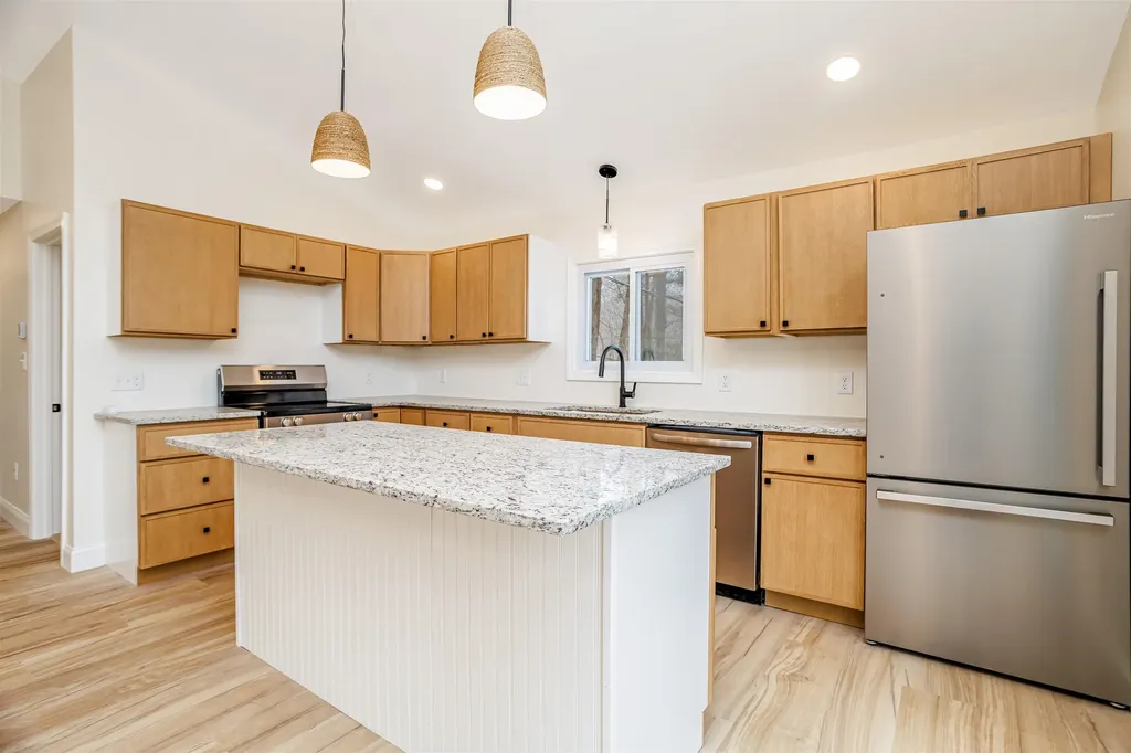 8 King Arthur Drive Farmington NH 03835