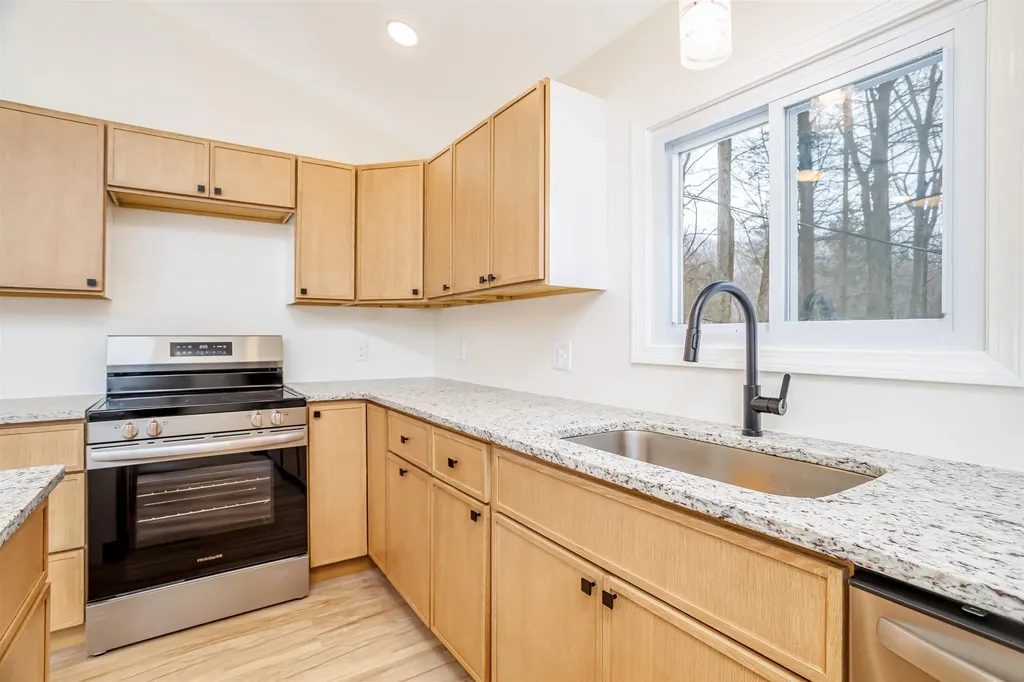8 King Arthur Drive Farmington NH 03835