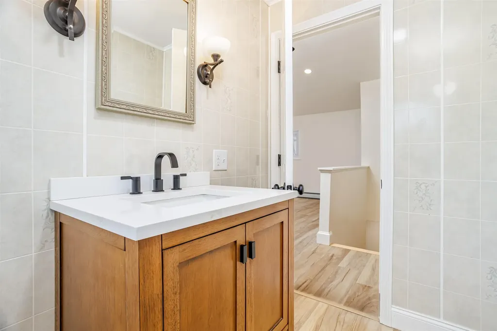 8 King Arthur Drive Farmington NH 03835
