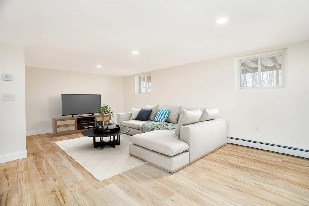 8 King Arthur Drive Farmington NH 03835