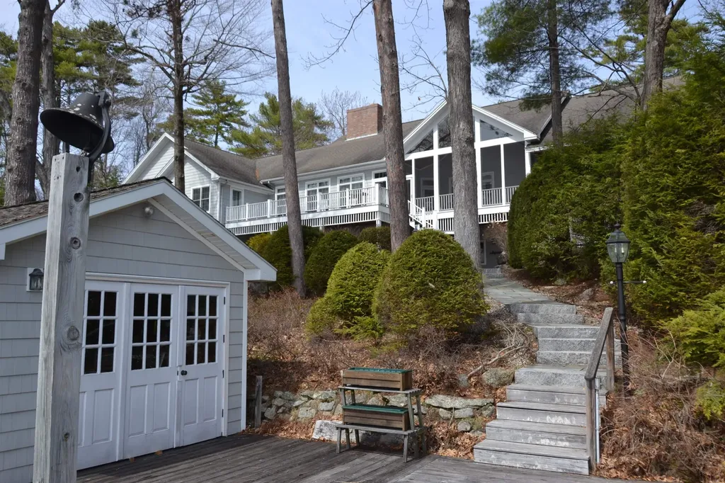 6 Governor Wentworth Highway Tuftonboro NH 03816