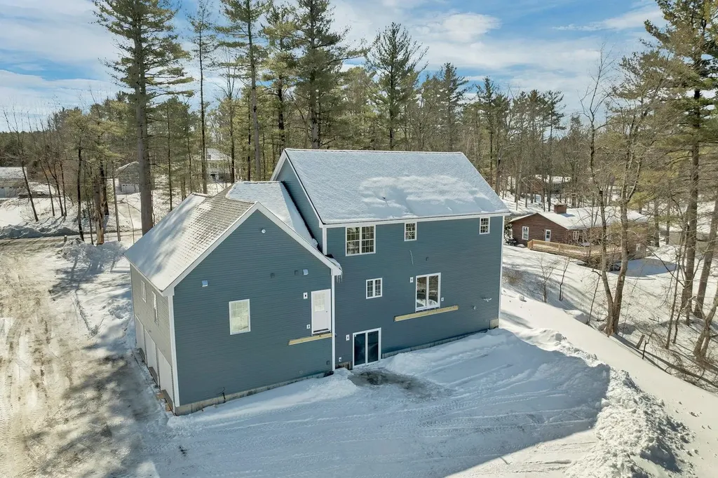 8 Wiley Hill Road Londonderry NH 03053