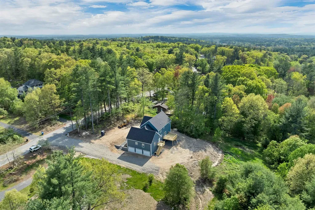 8 Wiley Hill Road Londonderry NH 03053