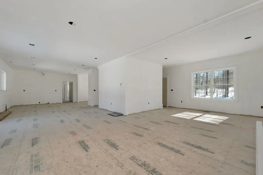 8 Wiley Hill Road Londonderry NH 03053