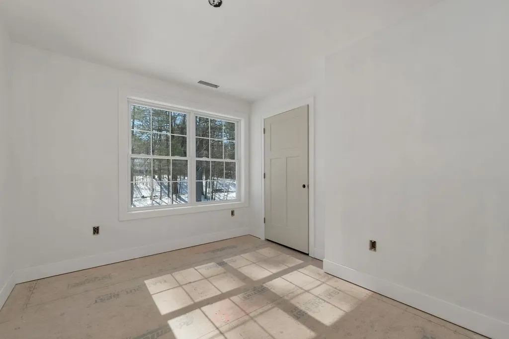 8 Wiley Hill Road Londonderry NH 03053