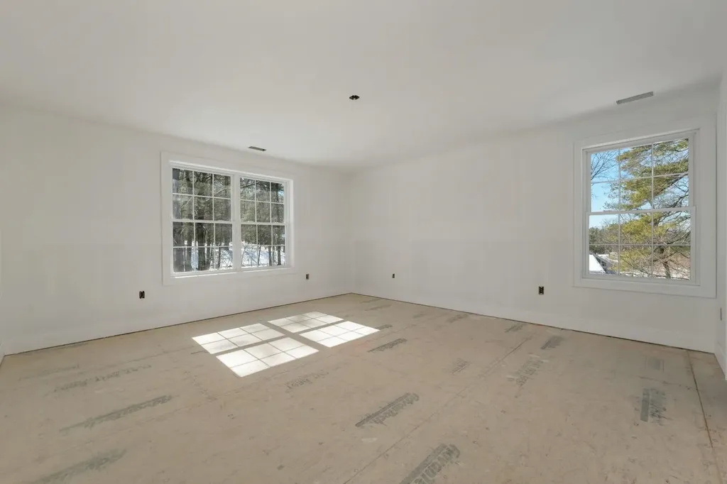 8 Wiley Hill Road Londonderry NH 03053