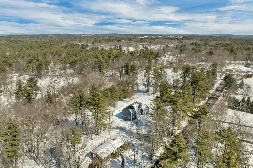 8 Wiley Hill Road Londonderry NH 03053