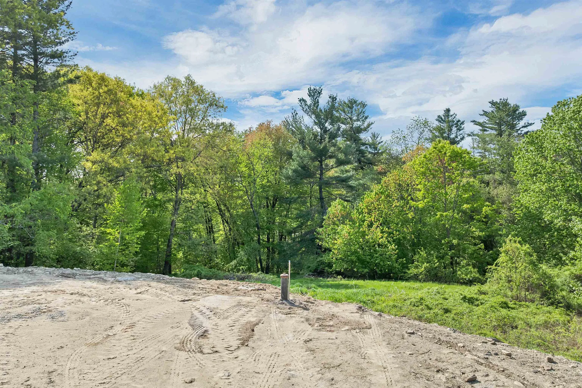 8 Wiley Hill Road Londonderry NH 03053