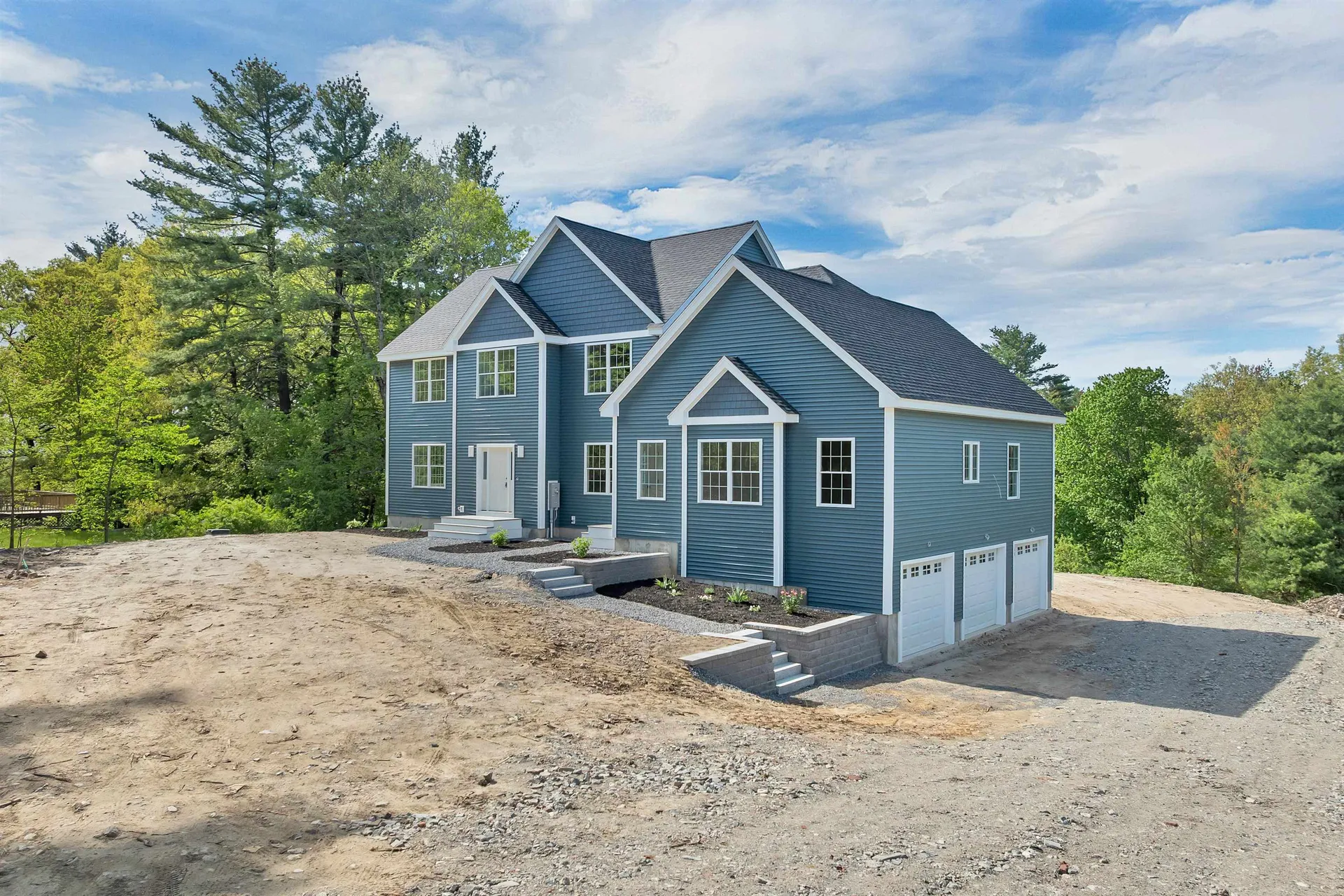 8 Wiley Hill Road Londonderry NH 03053