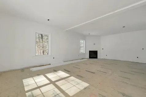 8 Wiley Hill Road Londonderry NH 03053