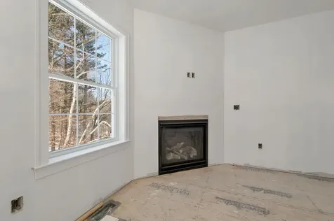 8 Wiley Hill Road Londonderry NH 03053