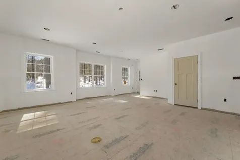 8 Wiley Hill Road Londonderry NH 03053