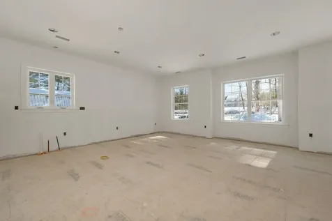 8 Wiley Hill Road Londonderry NH 03053